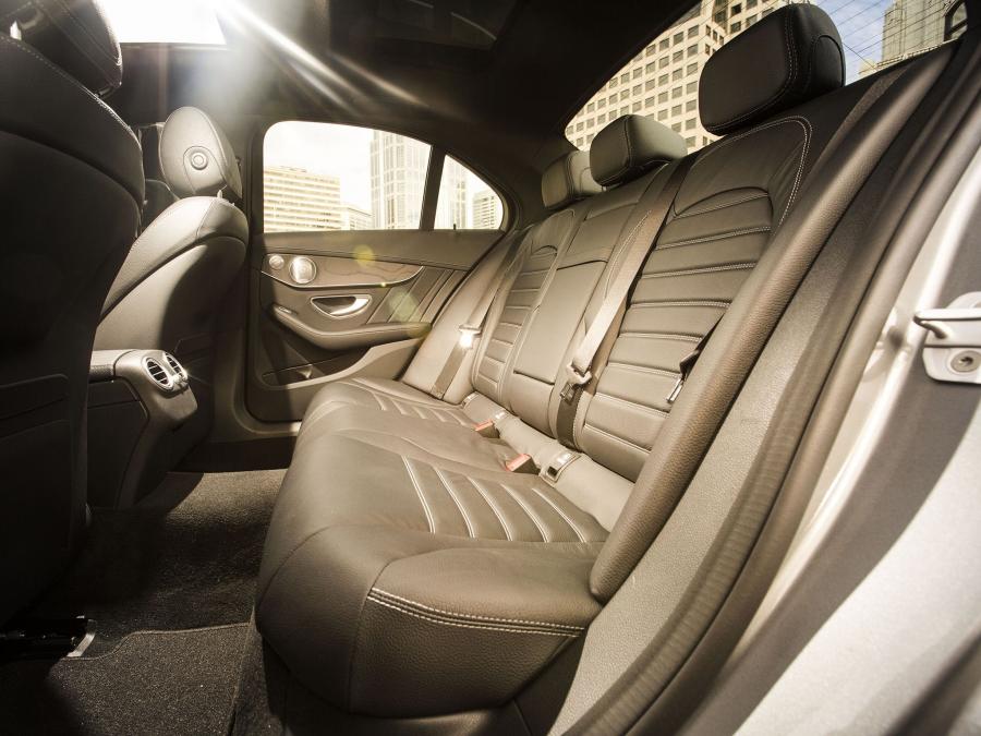  Mercedes-Benz C300 4Matic AMG Line 2015 года  (US) (фото 21 из 23)